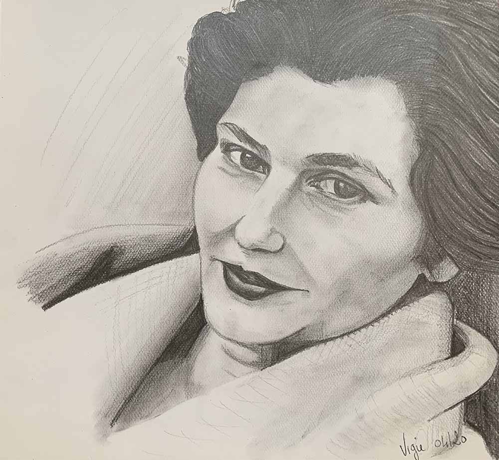 Portrait de Simone Veil, qui regarde le spectateur.