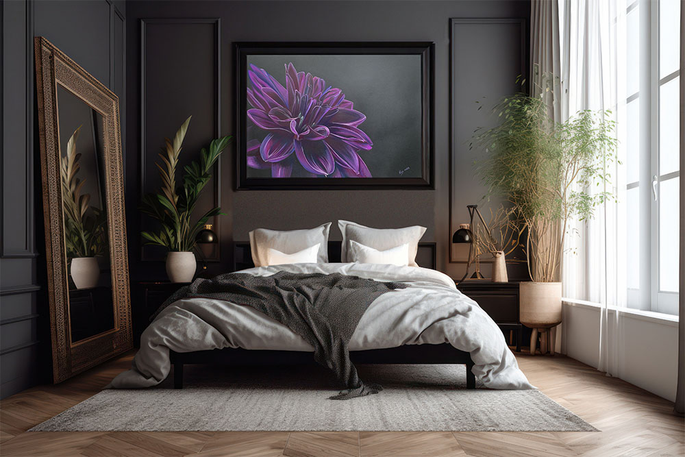 Dessin encadré et accroché au dessus d'un lit.